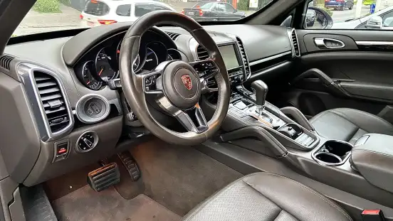PORSCHE-CAYENNE-2015
