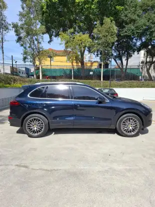 PORSCHE-CAYENNE-2016