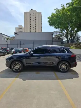 PORSCHE-CAYENNE-2016