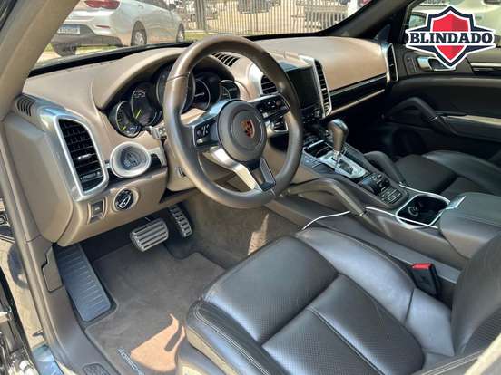 PORSCHE-CAYENNE-2017