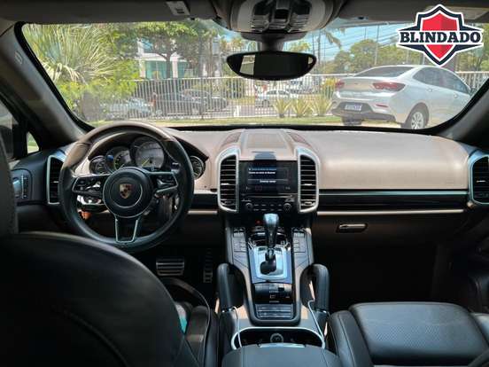 PORSCHE-CAYENNE-2017
