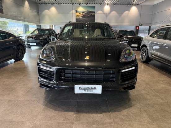 PORSCHE-CAYENNE-2022