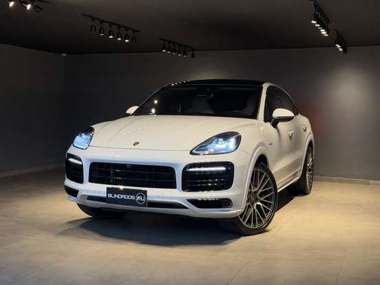 PORSCHE-CAYENNE-2022