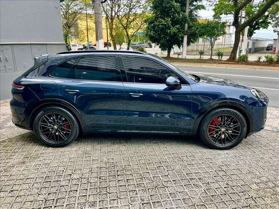 PORSCHE-CAYENNE-2025