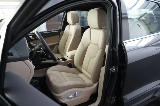 PORSCHE-MACAN-2025