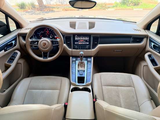 PORSCHE-MACAN-2016