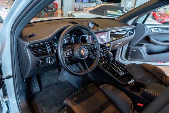 PORSCHE-MACAN-2024