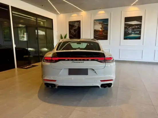 PORSCHE-PANAMERA-2021