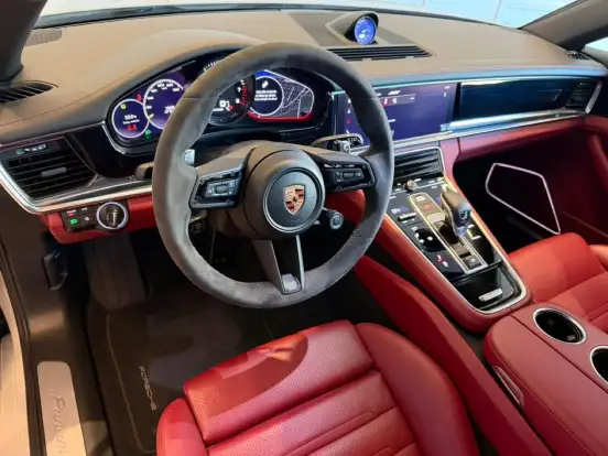 PORSCHE-PANAMERA-2021