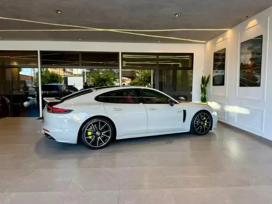 PORSCHE-PANAMERA-2021