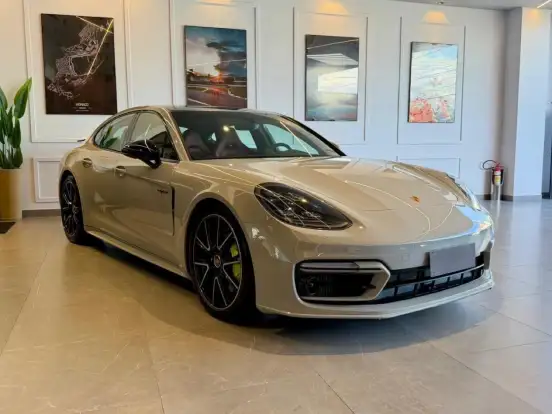 PORSCHE-PANAMERA-2021