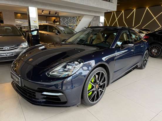 PORSCHE-PANAMERA-2018