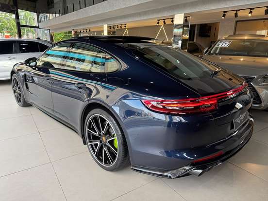 PORSCHE-PANAMERA-2018