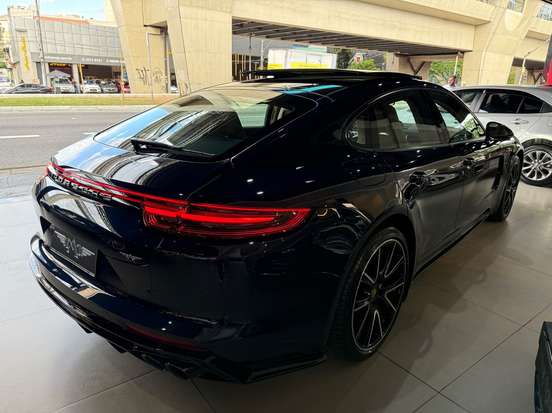 PORSCHE-PANAMERA-2018