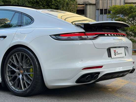 PORSCHE-PANAMERA-2023
