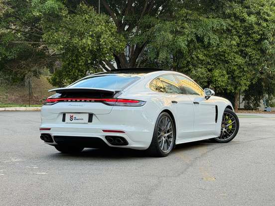 PORSCHE-PANAMERA-2023