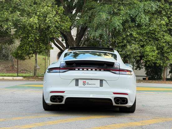 PORSCHE-PANAMERA-2023