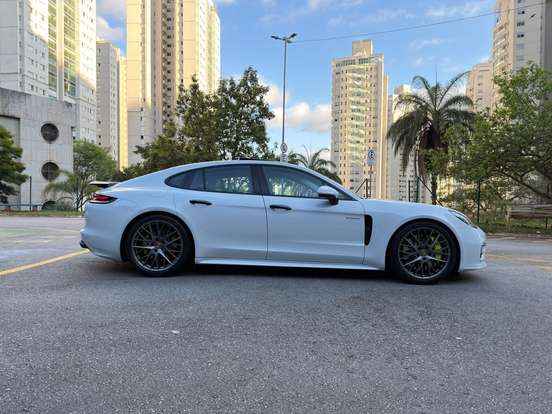 PORSCHE-PANAMERA-2023