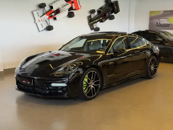 PORSCHE-PANAMERA-2021