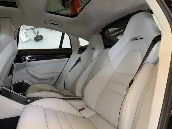 PORSCHE-PANAMERA-2021