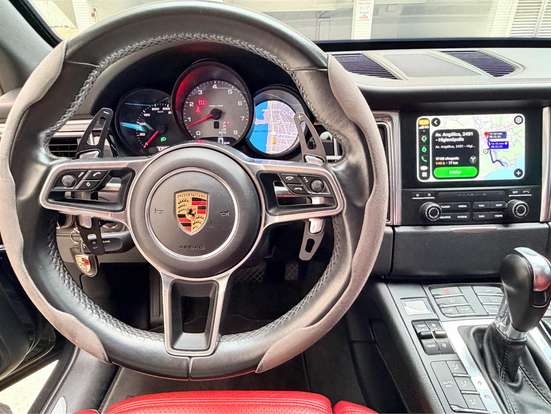 PORSCHE-MACAN-2016