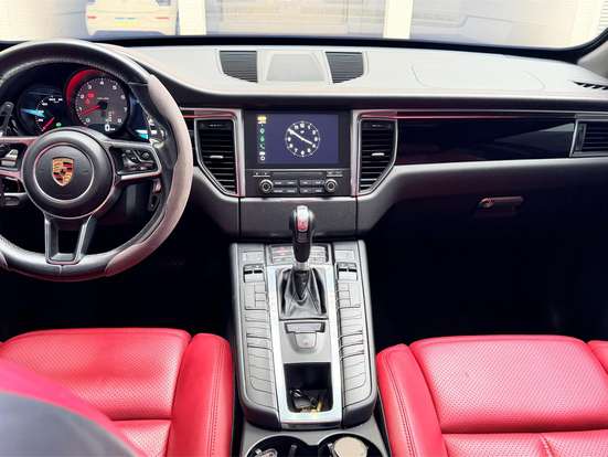 PORSCHE-MACAN-2016