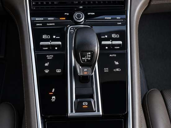 PORSCHE-PANAMERA-2016