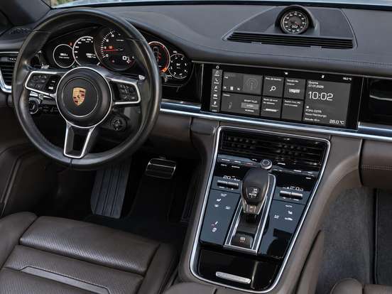 PORSCHE-PANAMERA-2016