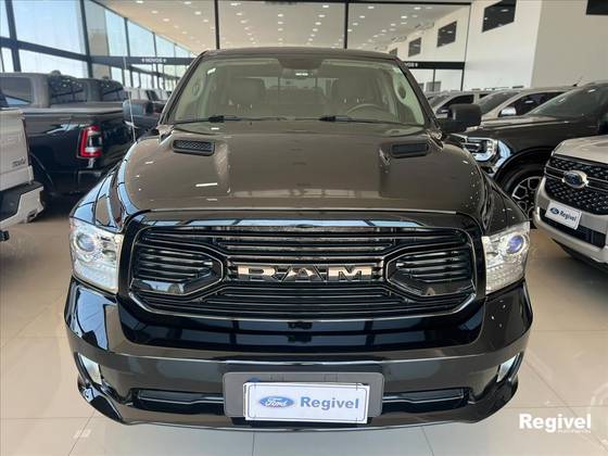 RAM CLASSIC 5.7 V8 GASOLINA LARAMIE CD 4X4 AUTOMÁTICO