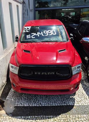 RAM CLASSIC 5.7 V8 GASOLINA LARAMIE NIGHT EDITION CD 4X4 AUTOMÁTICO