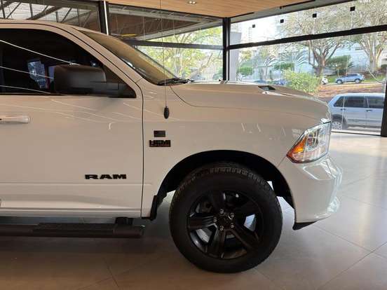 RAM-CLASSIC-5.7 V8 GASOLINA LARAMIE NIGHT EDITION CD 4X4 AUTOMÁTICO RAM-CLASSIC-2022