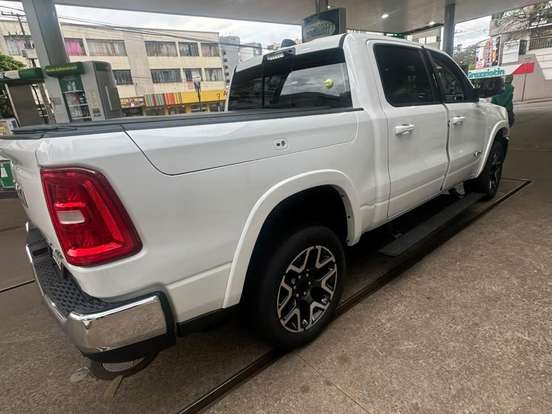 RAM-1500-3.0 HURRICANE 6 BITURBO GASOLINA LARAMIE CD 4X4 AUTOMÁTICO RAM-1500-2024