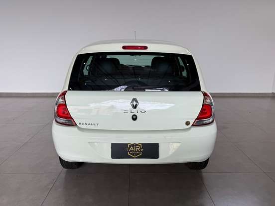 RENAULT-CLIO-2015