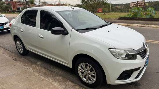 RENAULT-LOGAN-2021
