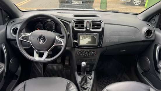 RENAULT-LOGAN-2021