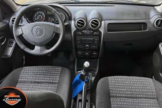 RENAULT-SANDERO-2012