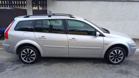 RENAULT-MEGANE-2011