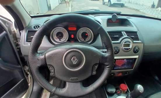 RENAULT-MEGANE-2011