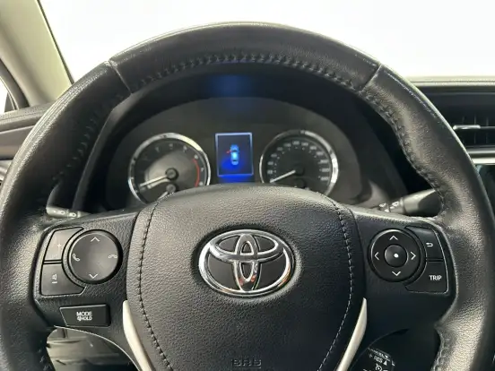 TOYOTA-COROLLA-2018