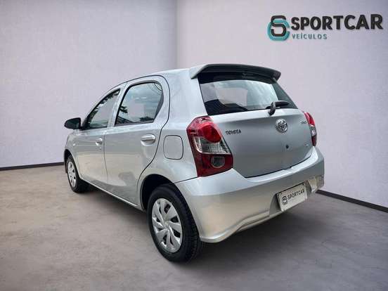 TOYOTA-ETIOS-2019