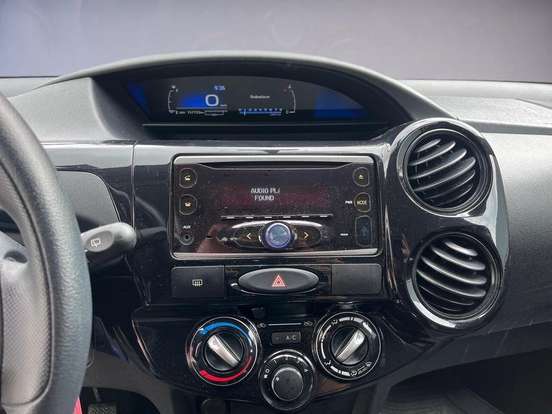 TOYOTA-ETIOS-2019