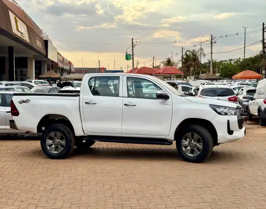 TOYOTA-HILUX-2.8 D-4D TURBO DIESEL CD POWER PACK 4X4 MANUAL TOYOTA-HILUX-2021