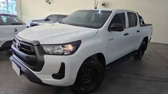TOYOTA-HILUX-2023