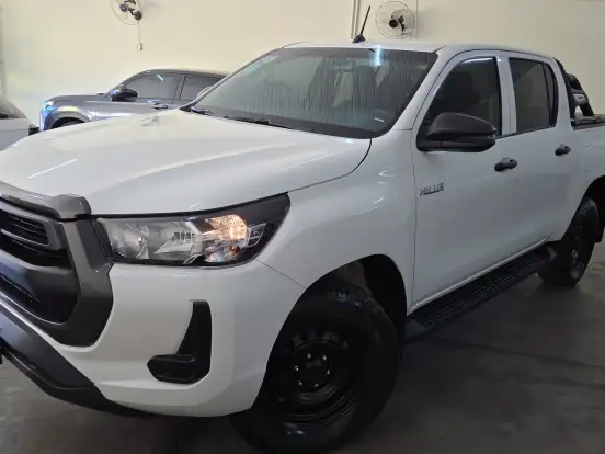 TOYOTA-HILUX-2.8 D-4D TURBO DIESEL CD POWER PACK 4X4 MANUAL TOYOTA-HILUX-2023