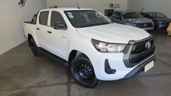 TOYOTA-HILUX-2023