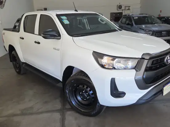 TOYOTA-HILUX-2.8 D-4D TURBO DIESEL CD POWER PACK 4X4 MANUAL TOYOTA-HILUX-2023
