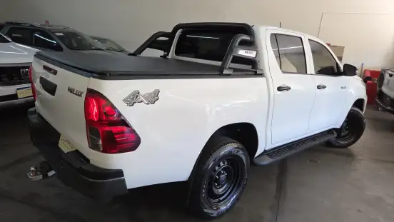 TOYOTA-HILUX-2023
