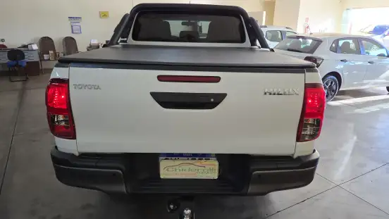 TOYOTA-HILUX-2023