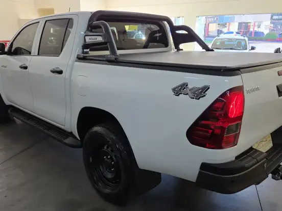 TOYOTA-HILUX-2.8 D-4D TURBO DIESEL CD POWER PACK 4X4 MANUAL TOYOTA-HILUX-2023