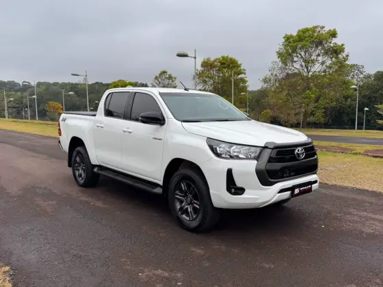 TOYOTA HILUX 2.8 D-4D TURBO DIESEL CD SR 4X4 AUTOMÁTICO